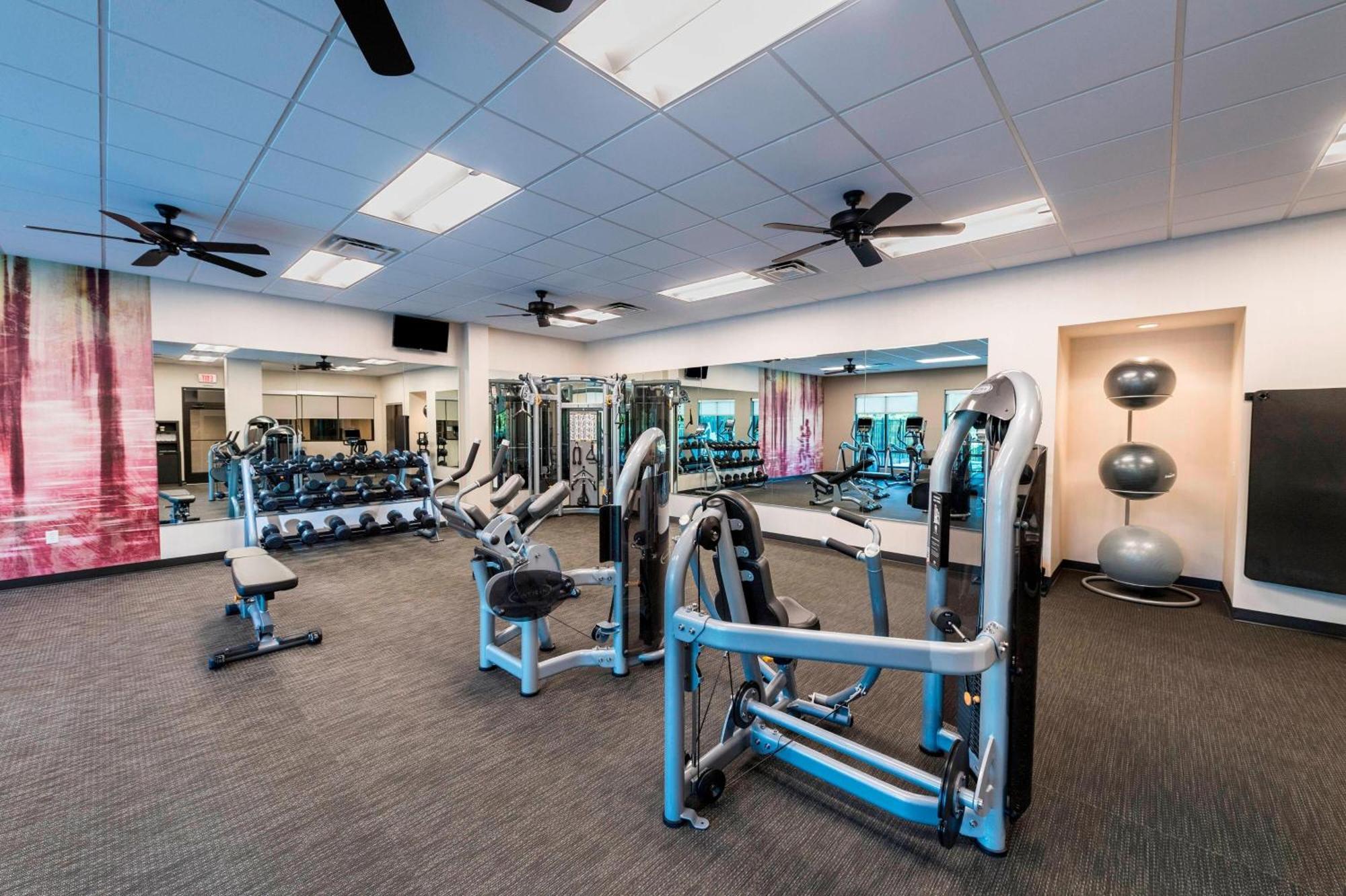 Отель Courtyard By Marriott Tampa Northwest/Veterans Expressway West Chase Экстерьер фото
