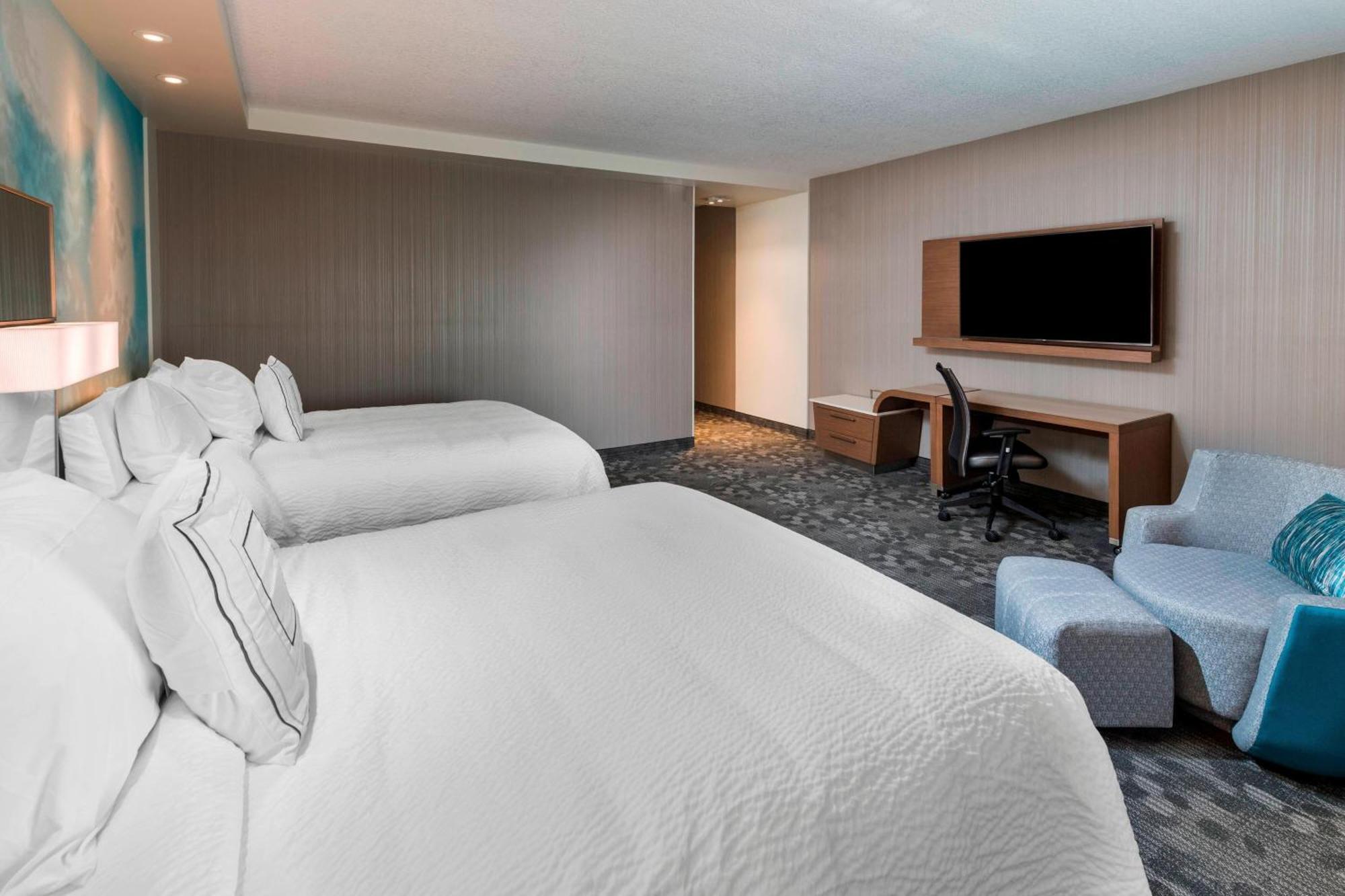 Отель Courtyard By Marriott Tampa Northwest/Veterans Expressway West Chase Экстерьер фото