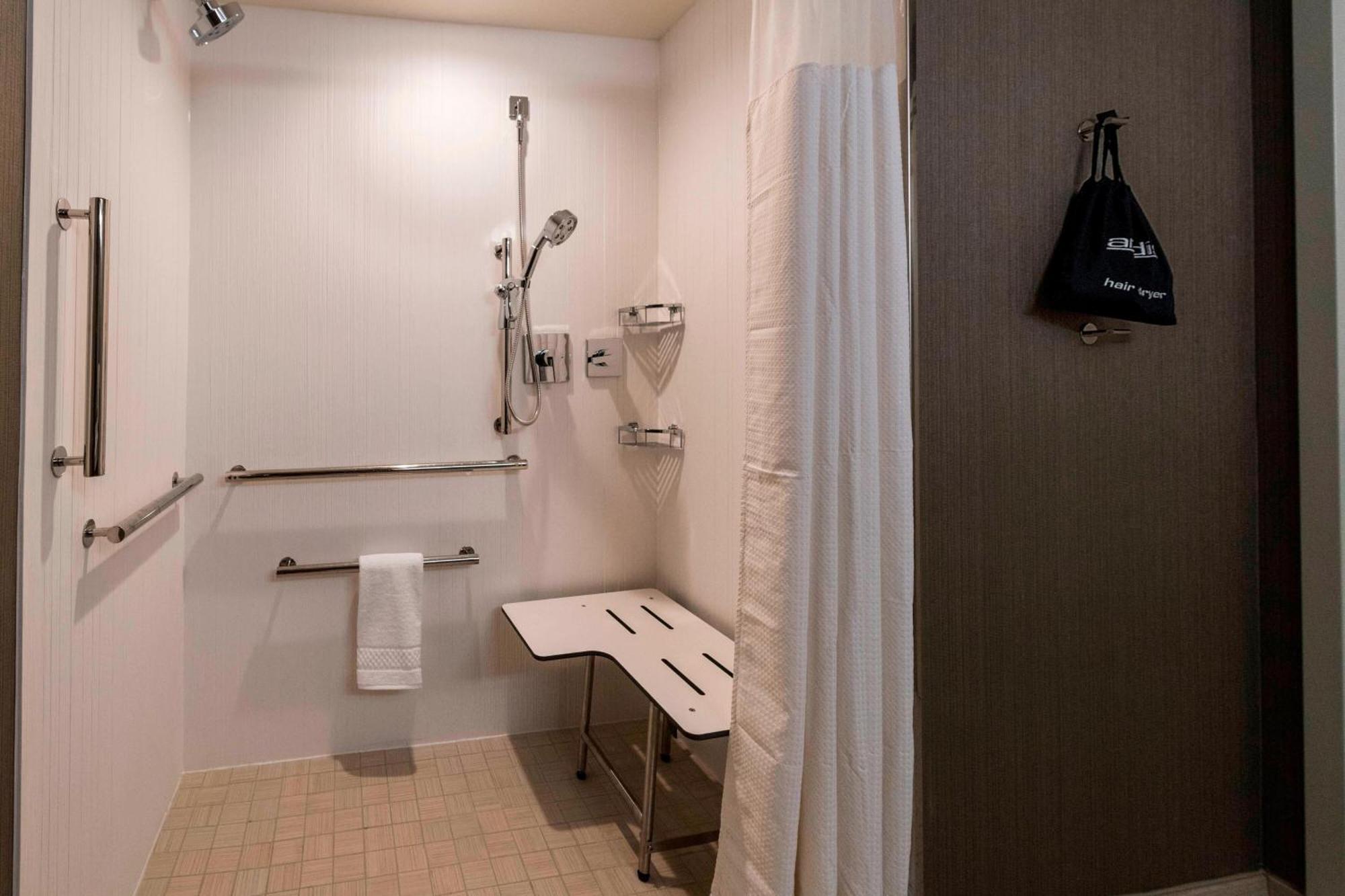 Отель Courtyard By Marriott Tampa Northwest/Veterans Expressway West Chase Экстерьер фото