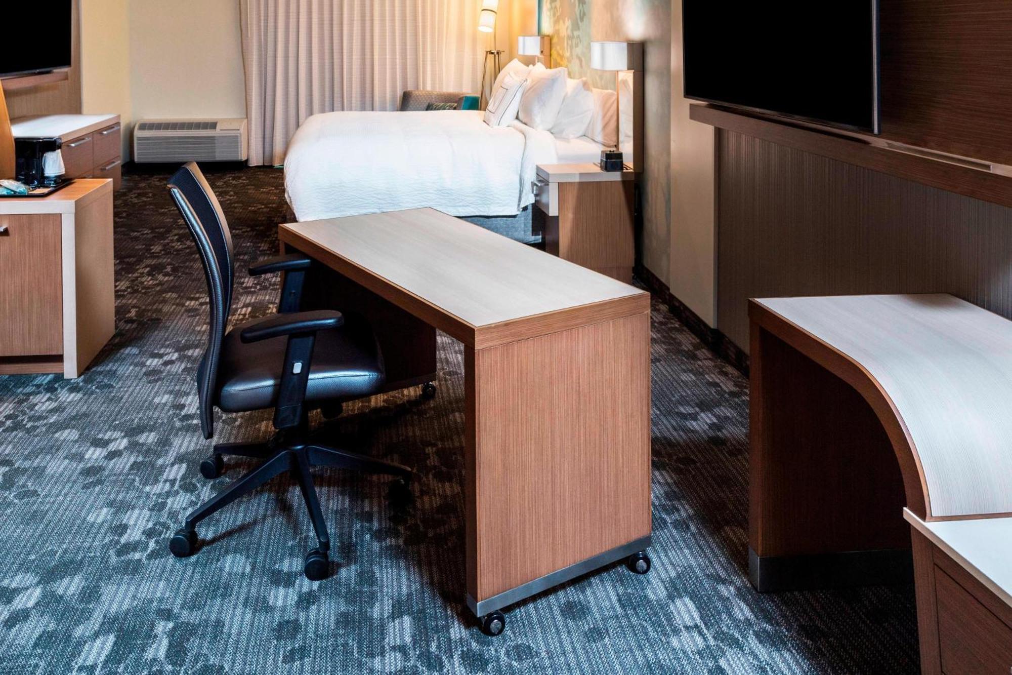 Отель Courtyard By Marriott Tampa Northwest/Veterans Expressway West Chase Экстерьер фото