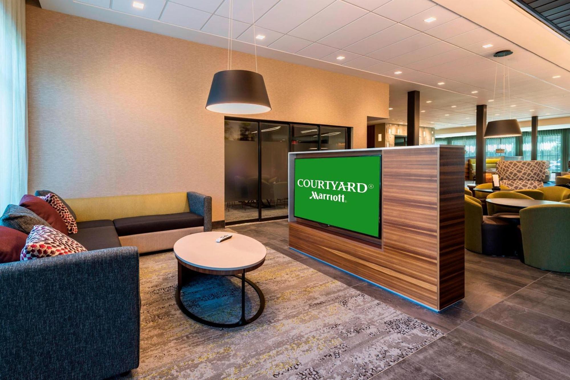 Отель Courtyard By Marriott Tampa Northwest/Veterans Expressway West Chase Экстерьер фото