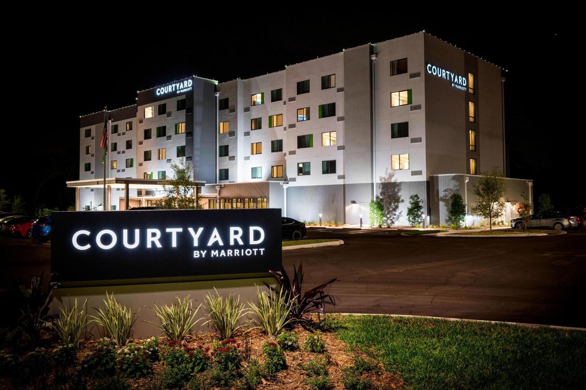 Отель Courtyard By Marriott Tampa Northwest/Veterans Expressway West Chase Экстерьер фото