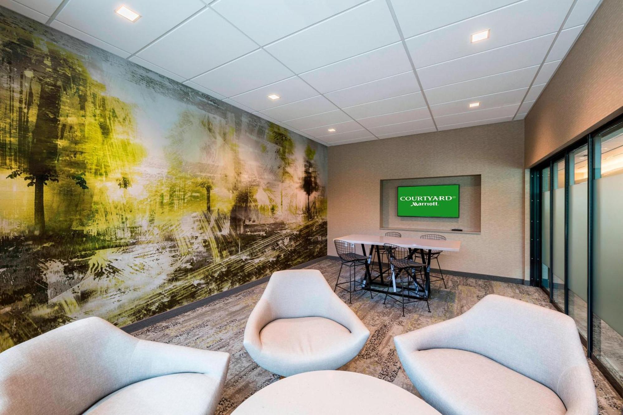 Отель Courtyard By Marriott Tampa Northwest/Veterans Expressway West Chase Экстерьер фото